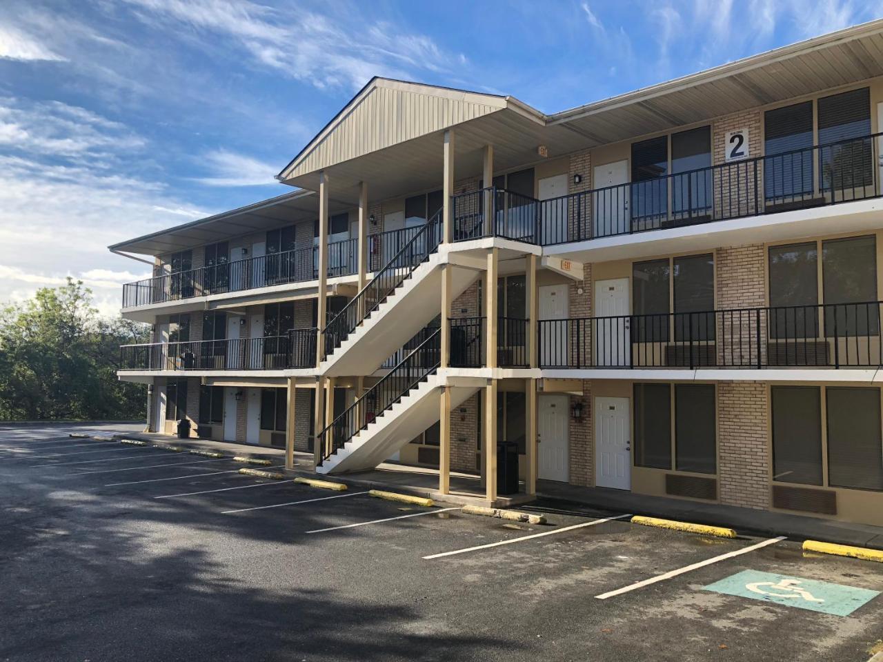 ווינצ'סטר Apm Inn And Suites מראה חיצוני תמונה