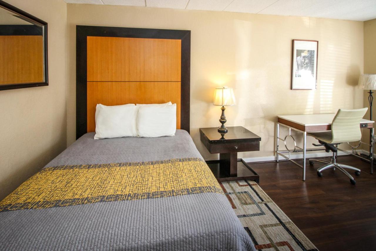 ווינצ'סטר Apm Inn And Suites מראה חיצוני תמונה